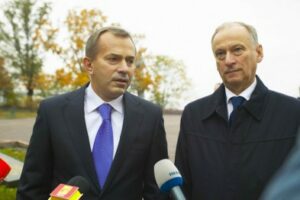 Клюев долго вел Януковича. На убой
