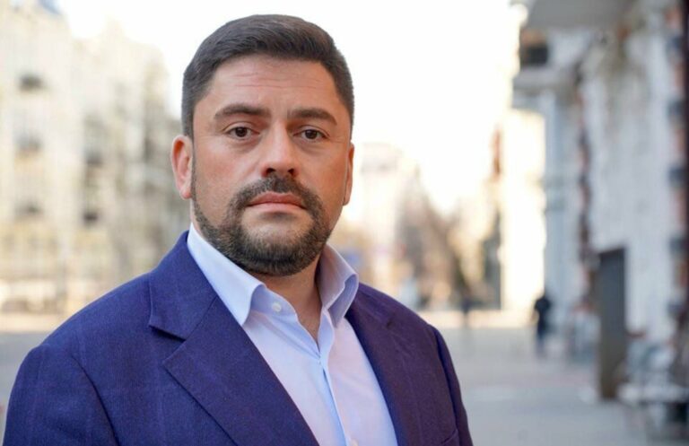 Депутат-хабарник Трубіцин та начальник Оболонської РДА Фесик вимагали хабар з київського освітянина, - ЗМІ