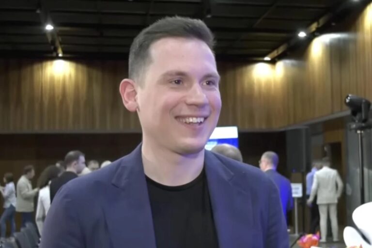 Гетманцев, вдягни труси! Поки нардеп підвищує податки, його міньйон Сокур – «Містер 7% відкату» - тр@х@є гусей
